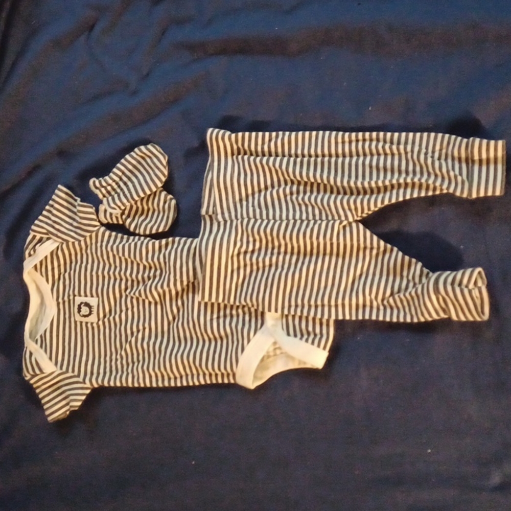 Matching set with hand mittens